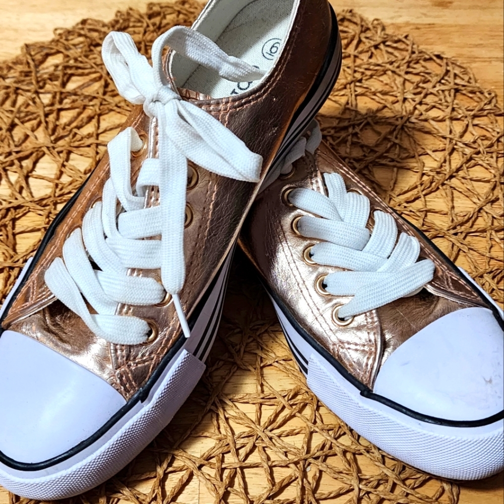 Epicsteps Rose Gold, size 6.5, worn 1 time. (Converse style) Excellent cond.
